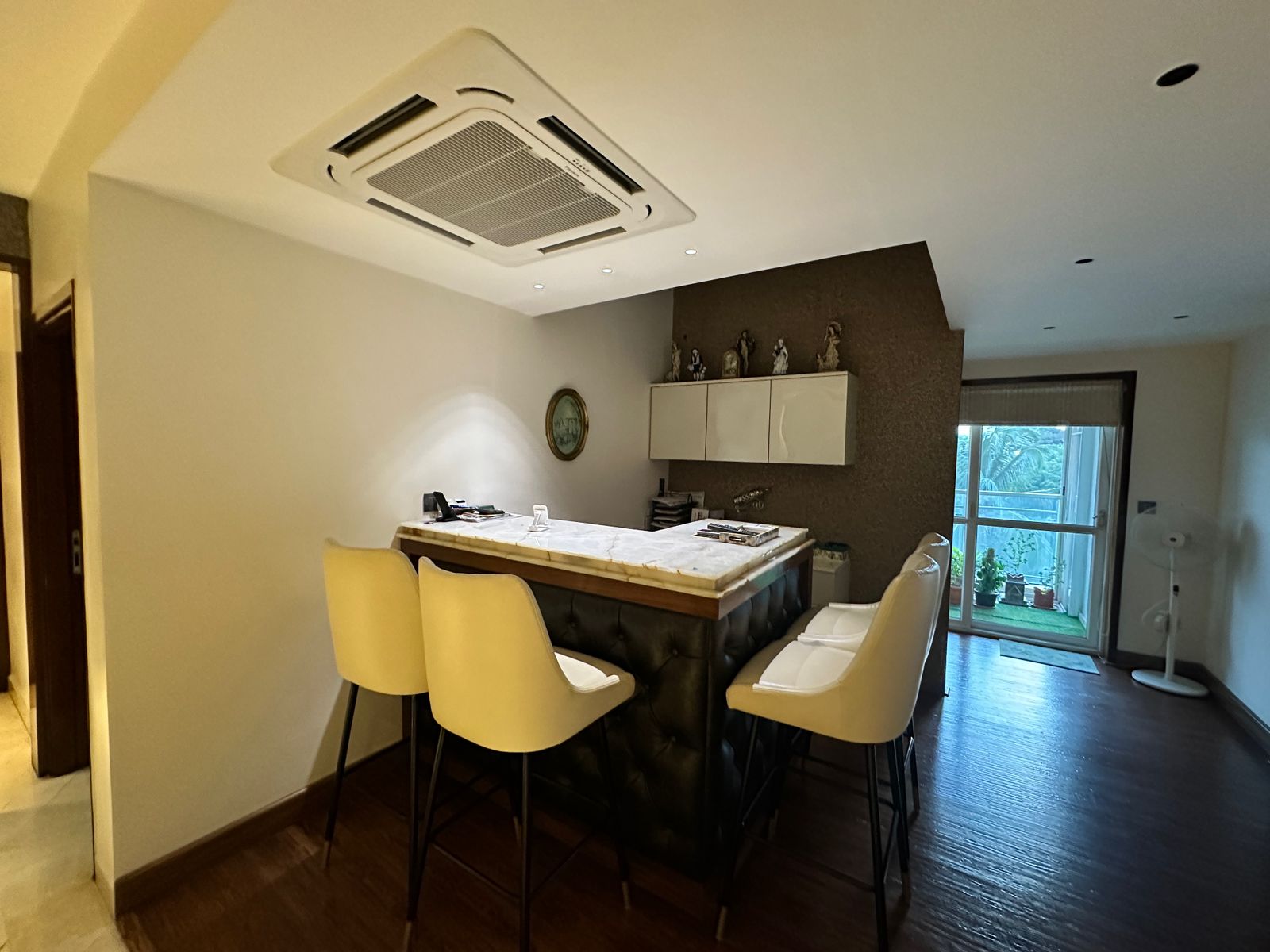 Spacious 4BHK in RT Nagar with Pool View - Image 9