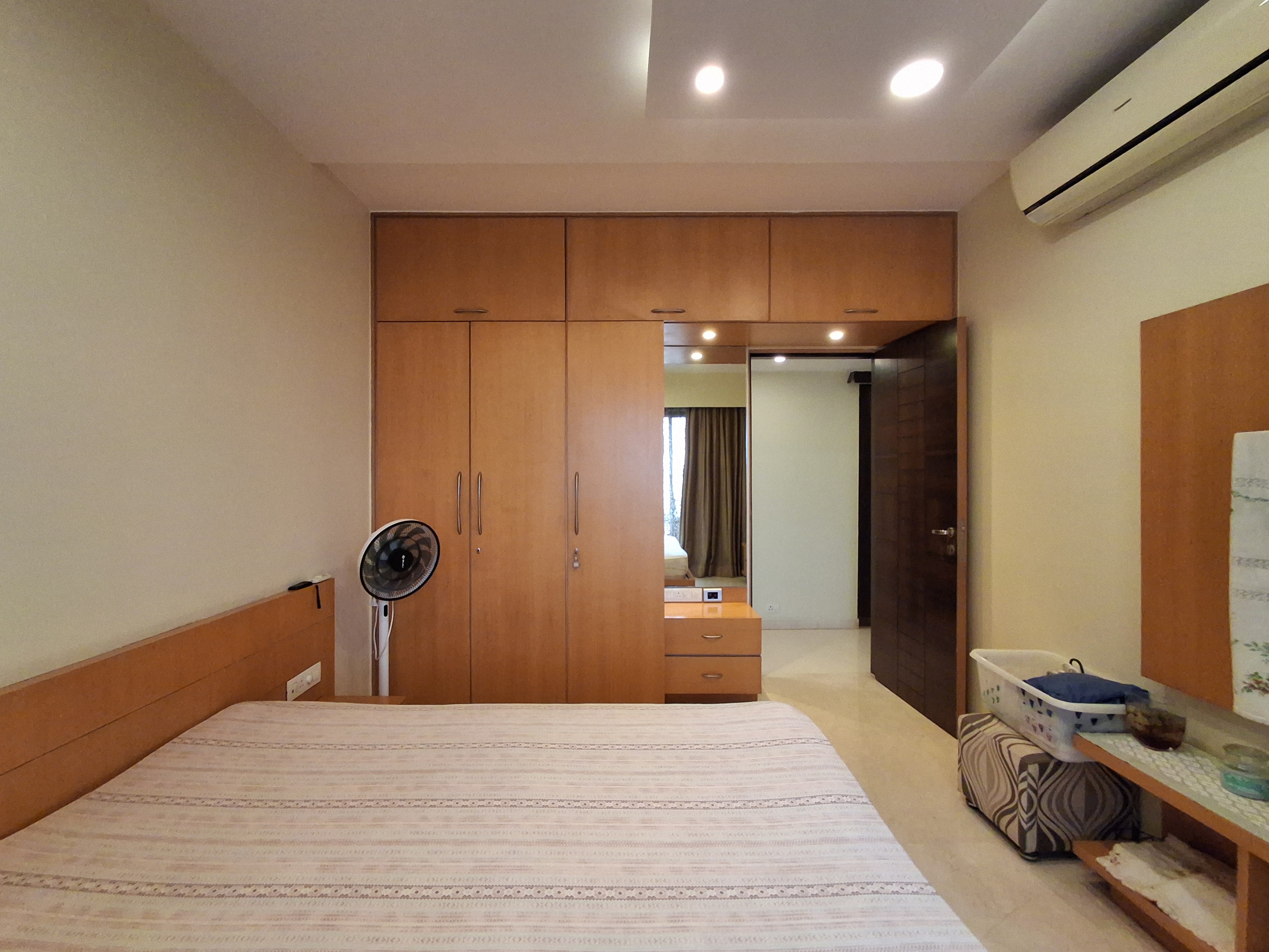 Luxurious 4BHK in Raheja Pebble Bay, Dollars Colony - Image 4