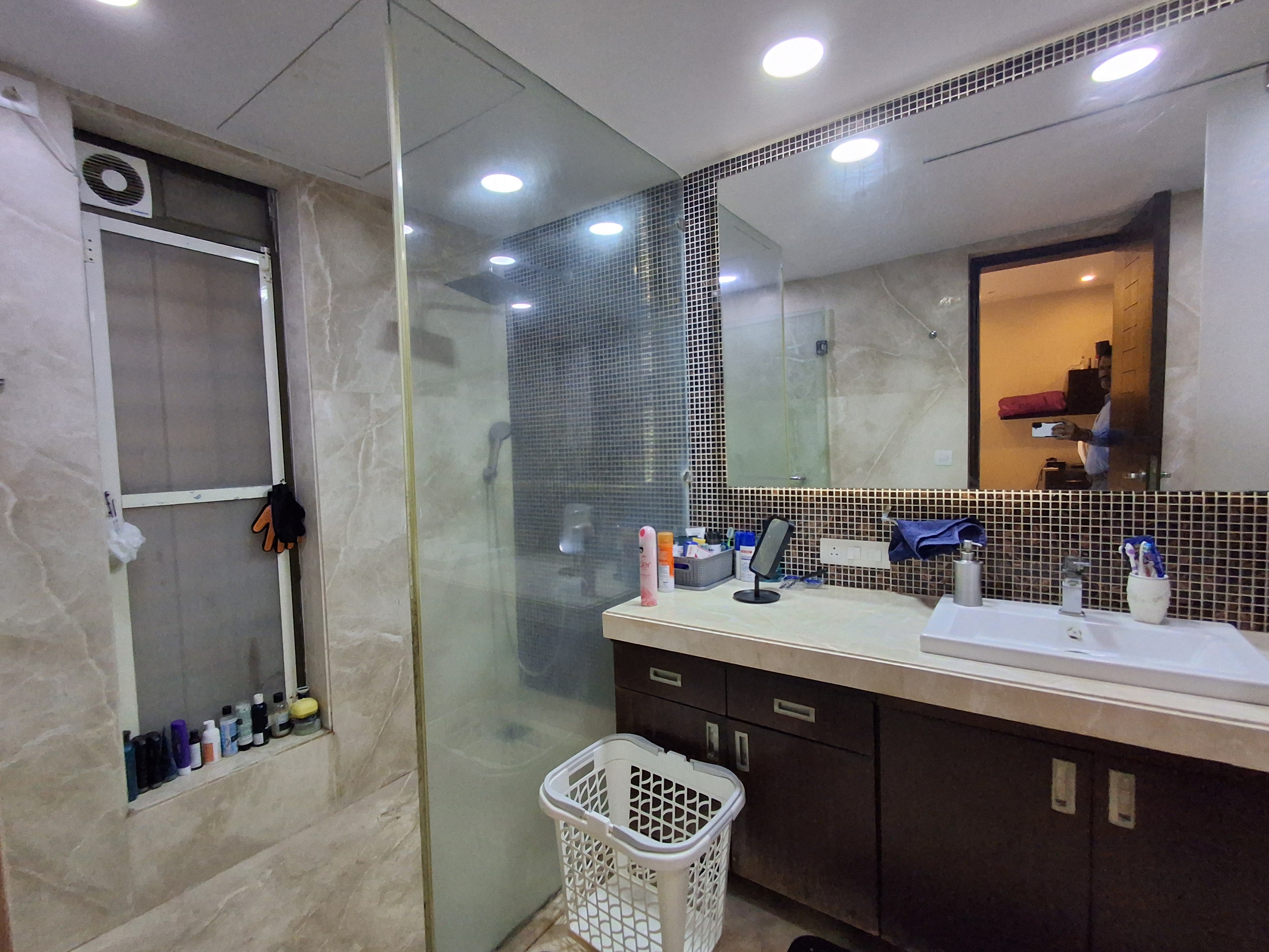 Luxurious 4BHK in Raheja Pebble Bay, Dollars Colony - Image 7