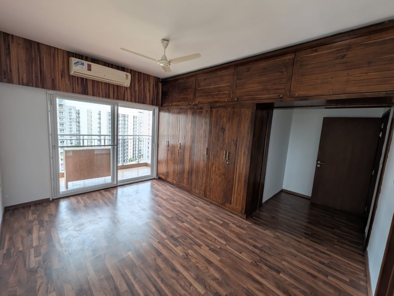 Luxury 4BHK Apartment in L&T Raintree Boulevard - Image 6