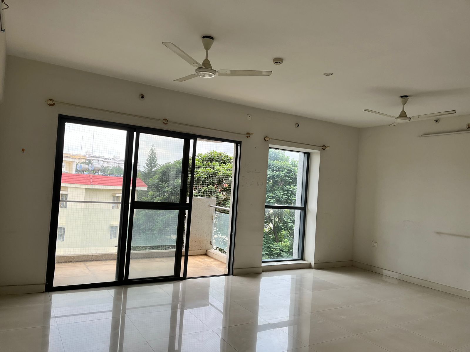 Spacious 2BHK in Tata Aquila Heights, YASHWANTPUR - Image 6
