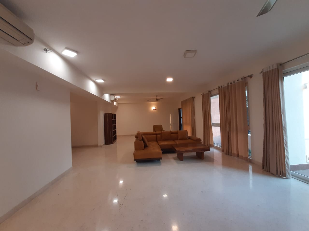 Luxurious 4BHK in RMZ Latitude, Hebbal - Image 3