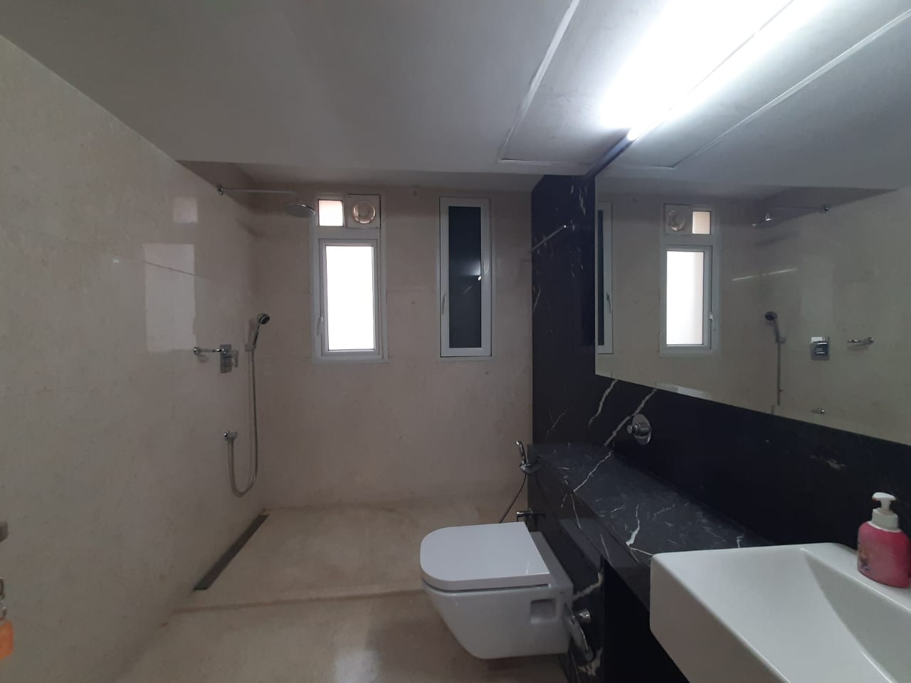 Luxurious 4BHK in RMZ Latitude, Hebbal - Image 4